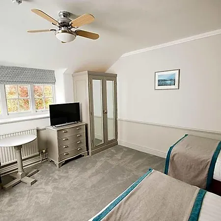 Crown Wetheral 호텔 4*