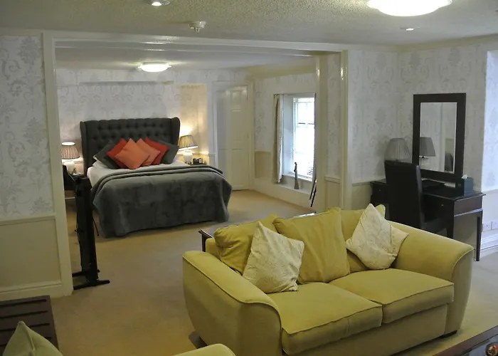 Crown Wetheral Hotel