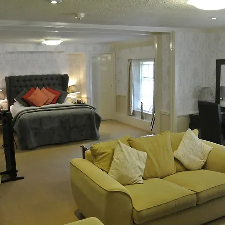 Crown Wetheral Hotel